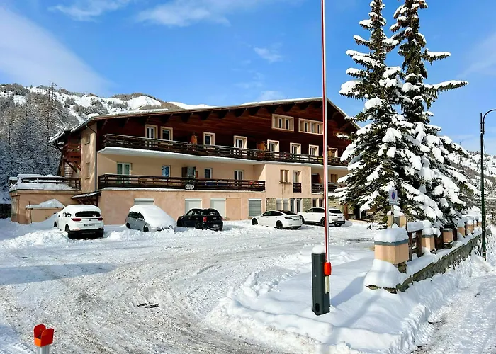Vars, Appart Spacieux Renove 4 Couchages Dans Chalet