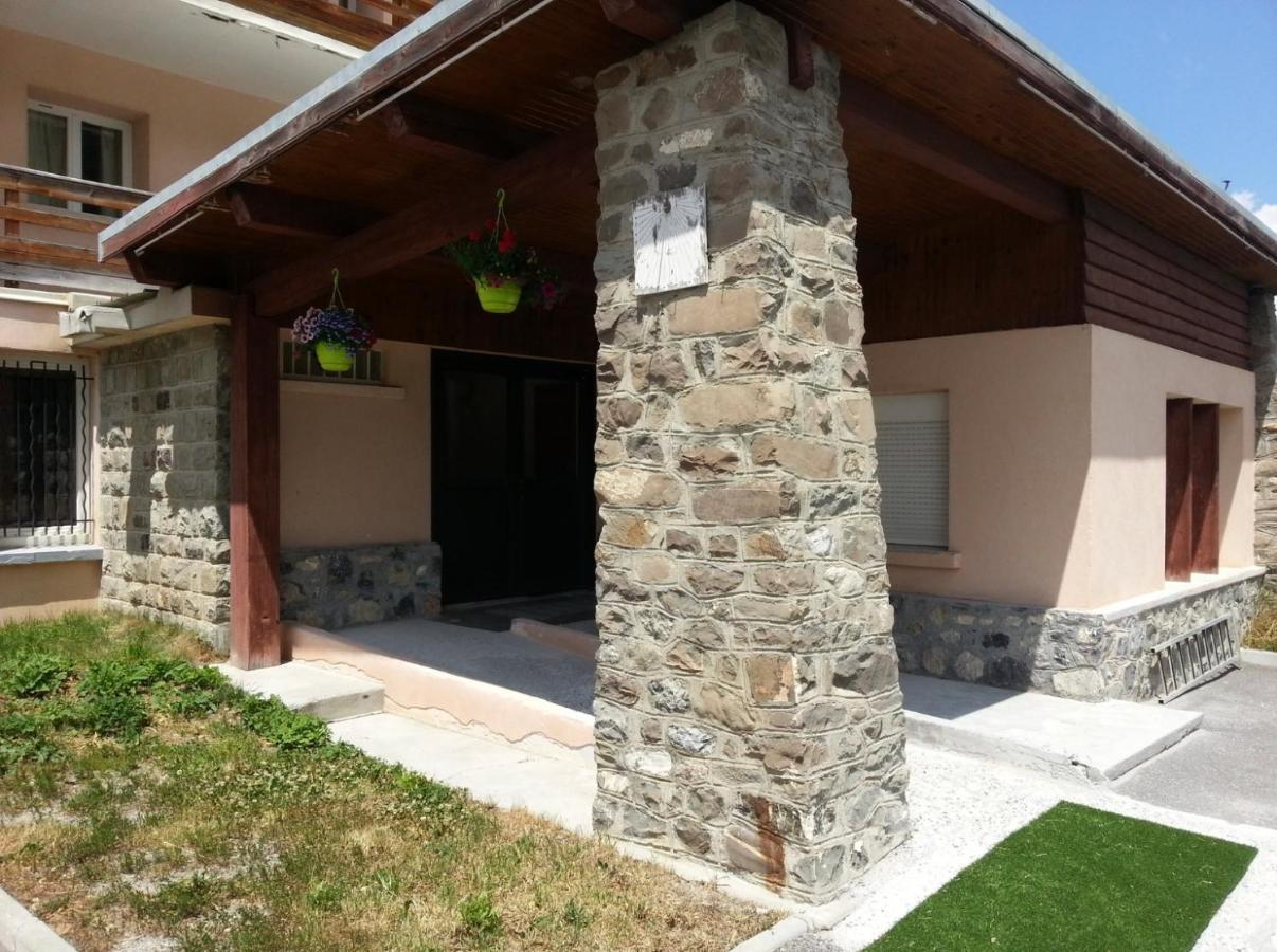 Vars, Spacieux Renove 4 Couchages Dans *